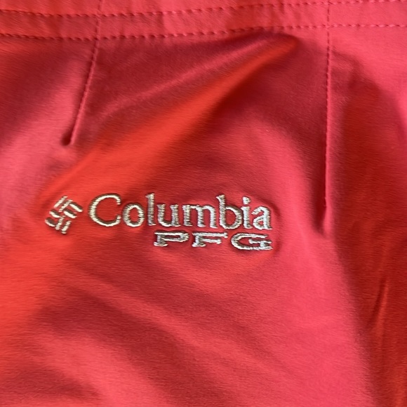 Columbia PFG, board shorts, waistline size 36, 2 small tears on back or left leg - Picture 6 of 8